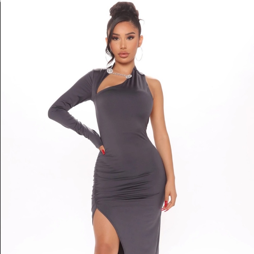 ~Devotional Deservedness:Grey Mock Neck Dress w/ Ornamental Rhinestone Closure~